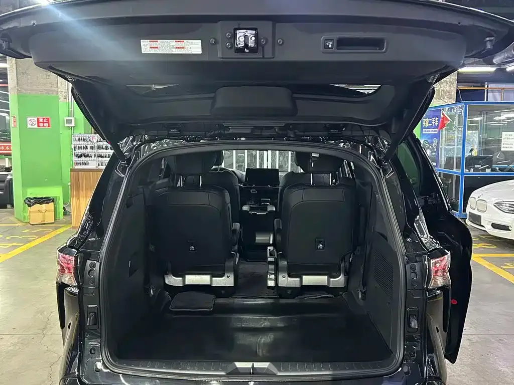 Toyota Sienna 2024 из CN, фото 2