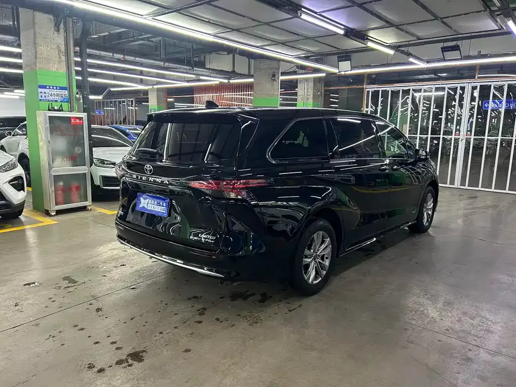Toyota Sienna 2024 из CN, фото 4