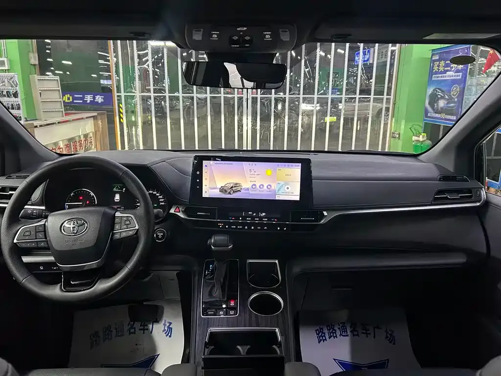 Toyota Sienna 2024 из CN, фото 9