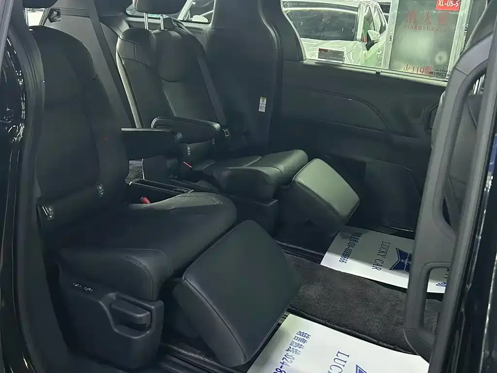 Toyota Sienna 2024 из CN, фото 6