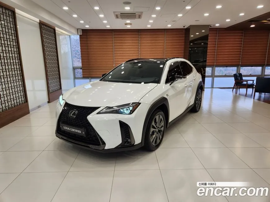 Lexus UX — фото 1