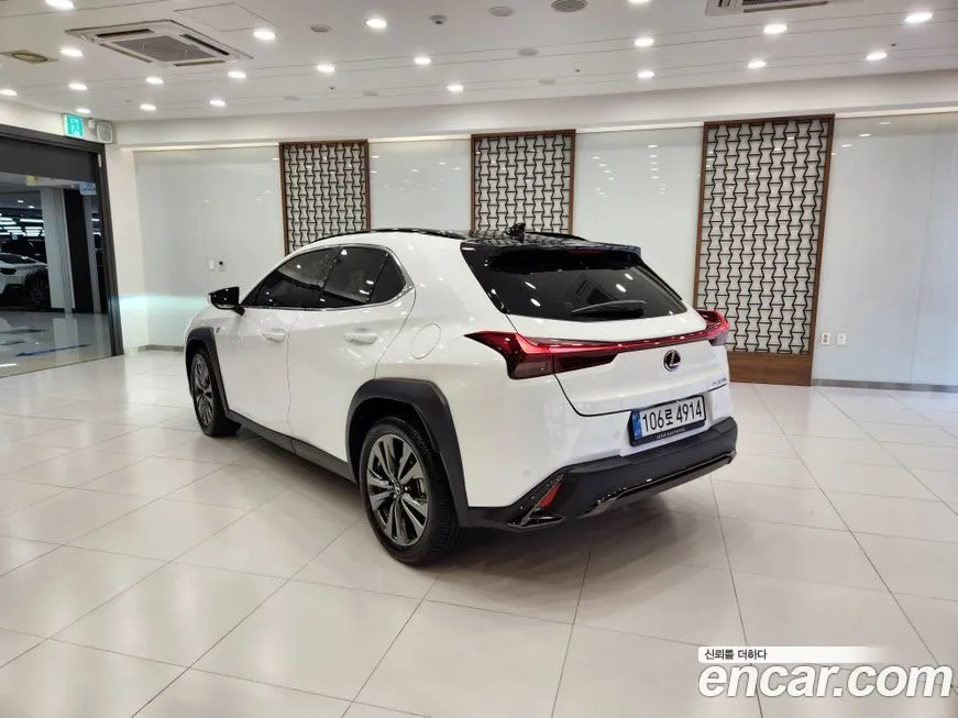 Lexus UX — фото 3