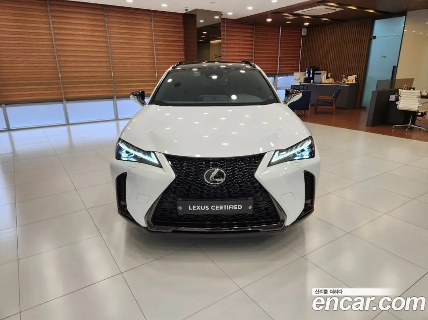 Lexus UX — фото 2