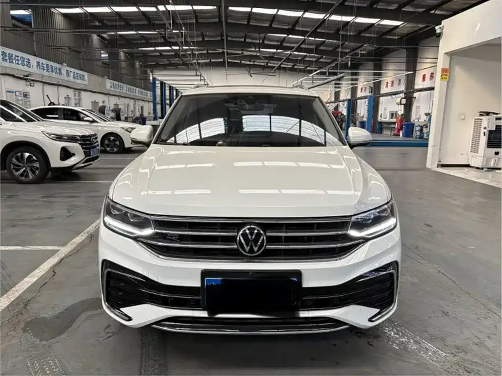 Volkswagen Tiguan L — фото 5