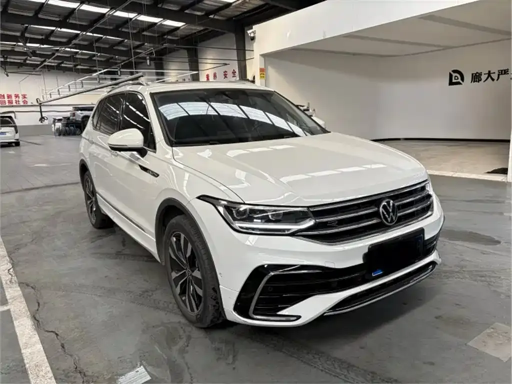 Volkswagen Tiguan L — фото 7