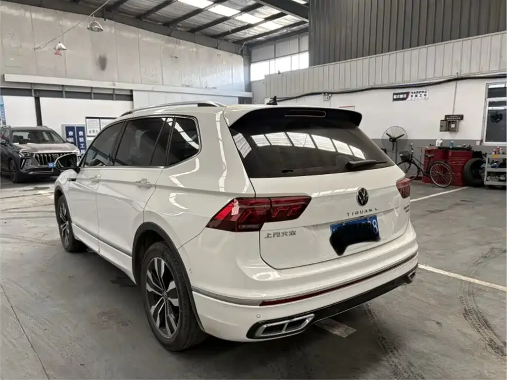 Volkswagen Tiguan L — фото 3