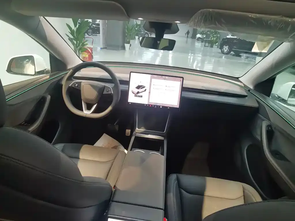 Tesla Model Y — фото 4