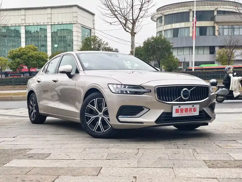 Volvo S60 — фото 10