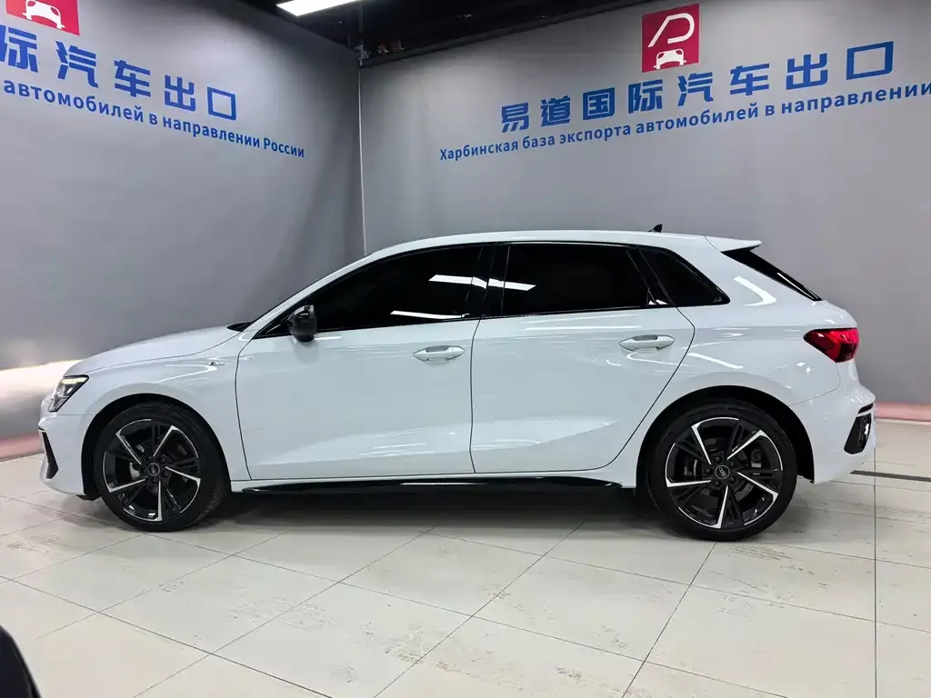 Audi A3 2023 из CN, фото 2