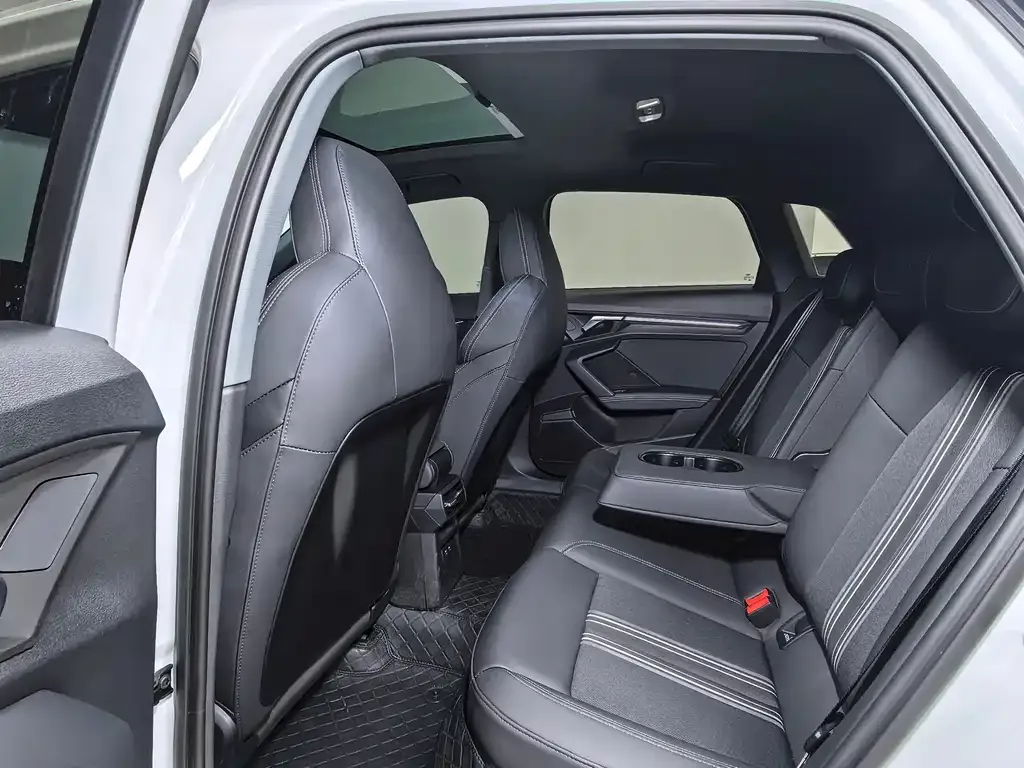Audi A3 2023 из CN, фото 5