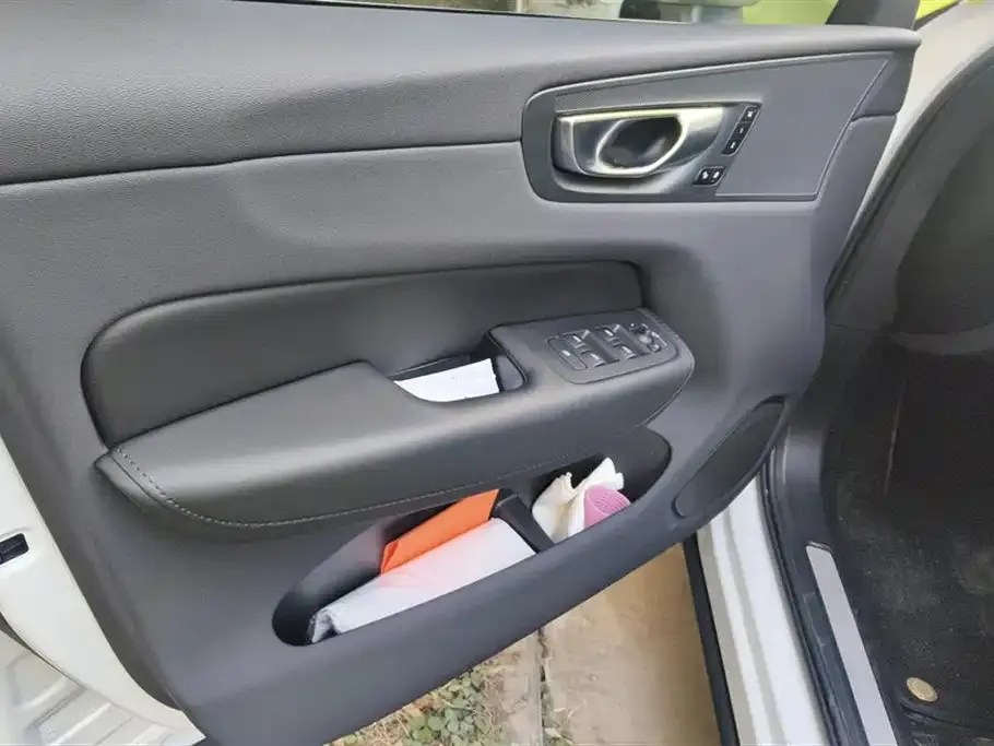 Volvo XC60 PHEV 2024 из CN, фото 5