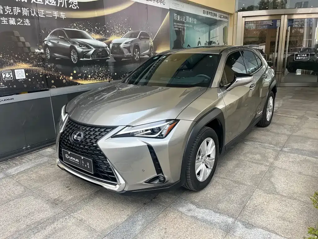 Lexus UX — фото 1