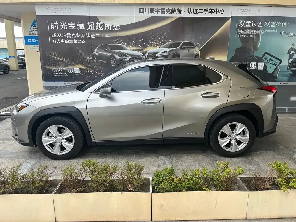 Lexus UX — фото 5