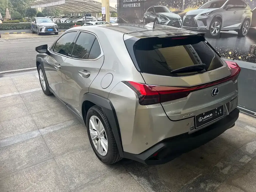 Lexus UX — фото 10