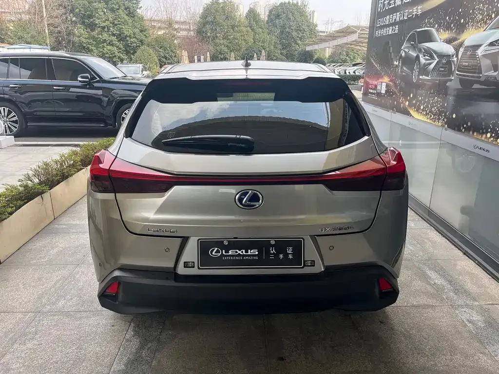 Lexus UX — фото 4