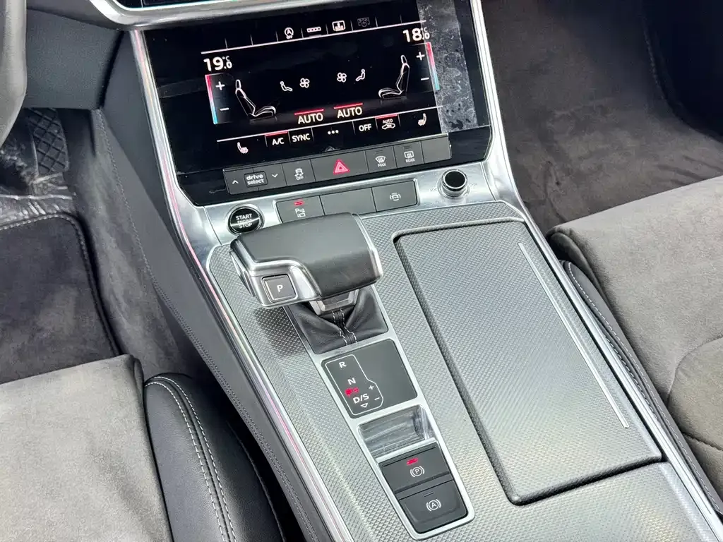 Audi A6L — фото 9