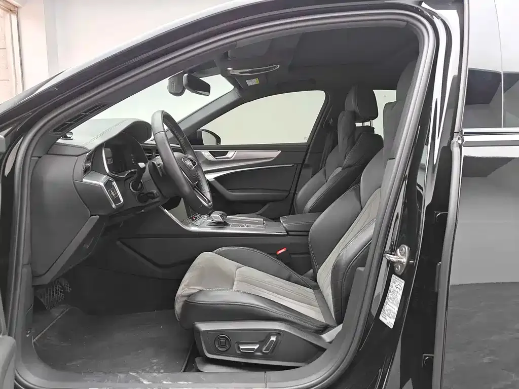 Audi A6L 2025 из CN, фото 6