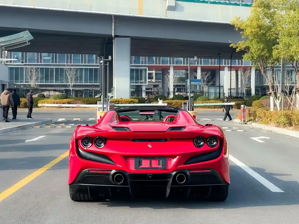 Ferrari F8 — фото 9