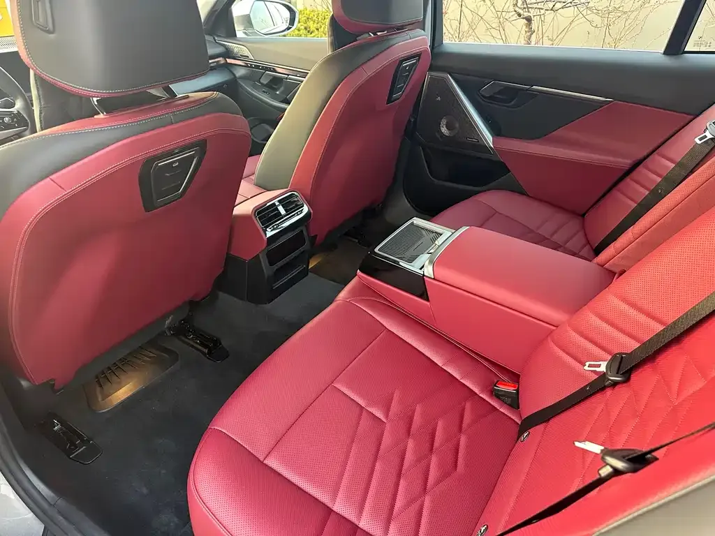 BMW i5 2025 из CN, фото 2