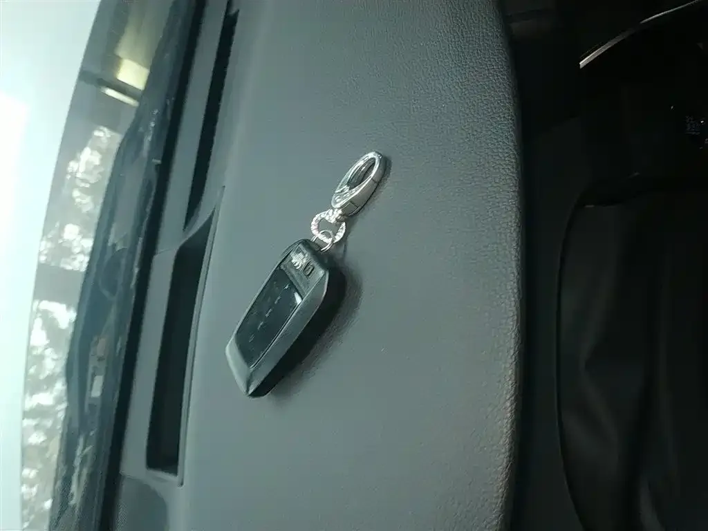Toyota Camry 2024 из CN, фото 2