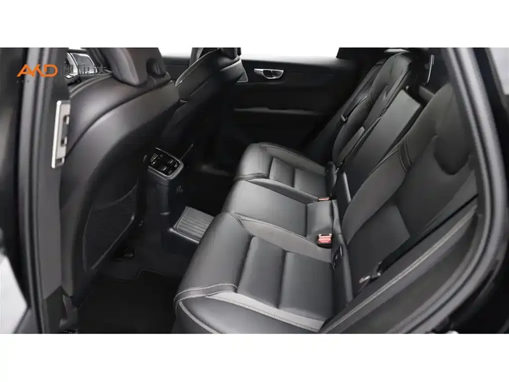 Volvo XC60 PHEV 2025 из CN, фото 7