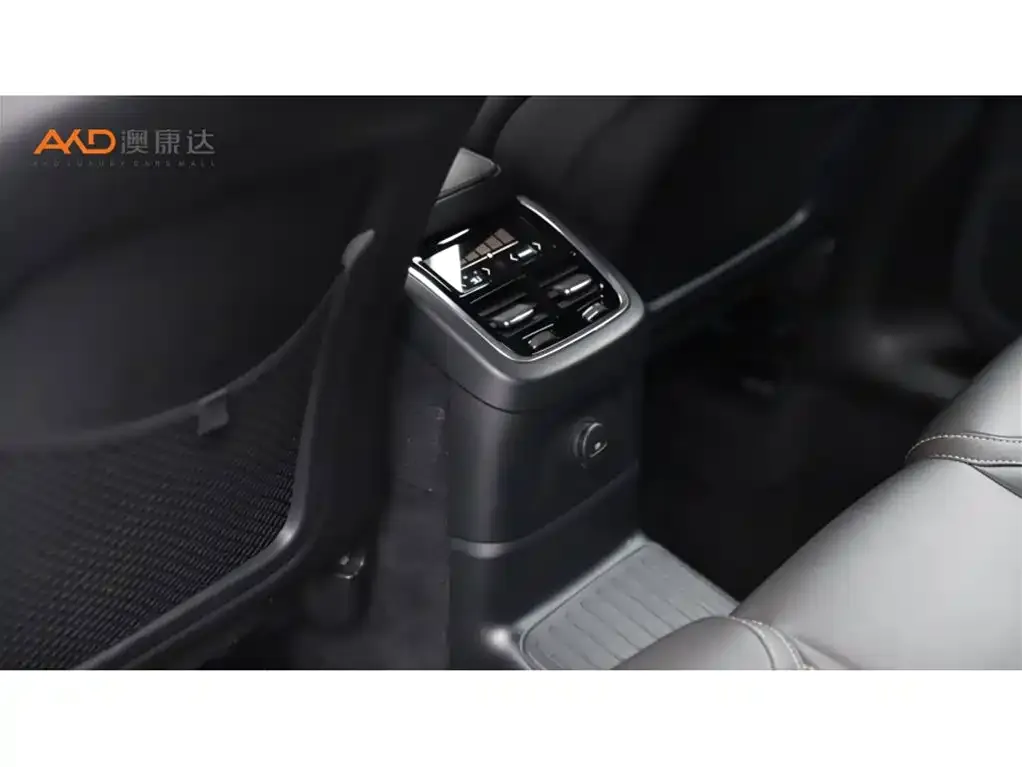 Volvo XC60 PHEV 2025 из CN, фото 2