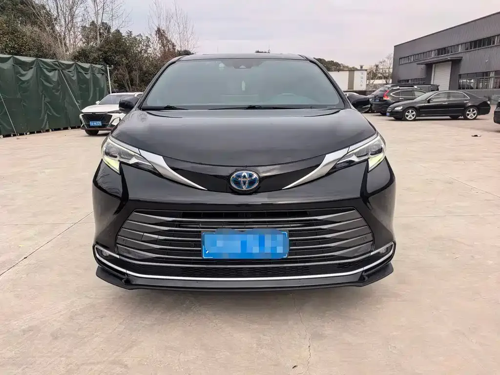 Toyota Sienna 2022 из CN, фото 3