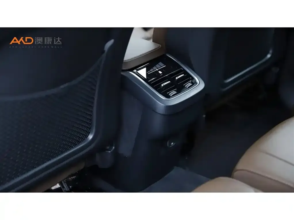Volvo XC90 — фото 10