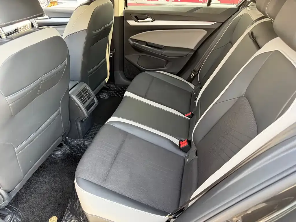 Volkswagen Golf 2022 из CN, фото 5