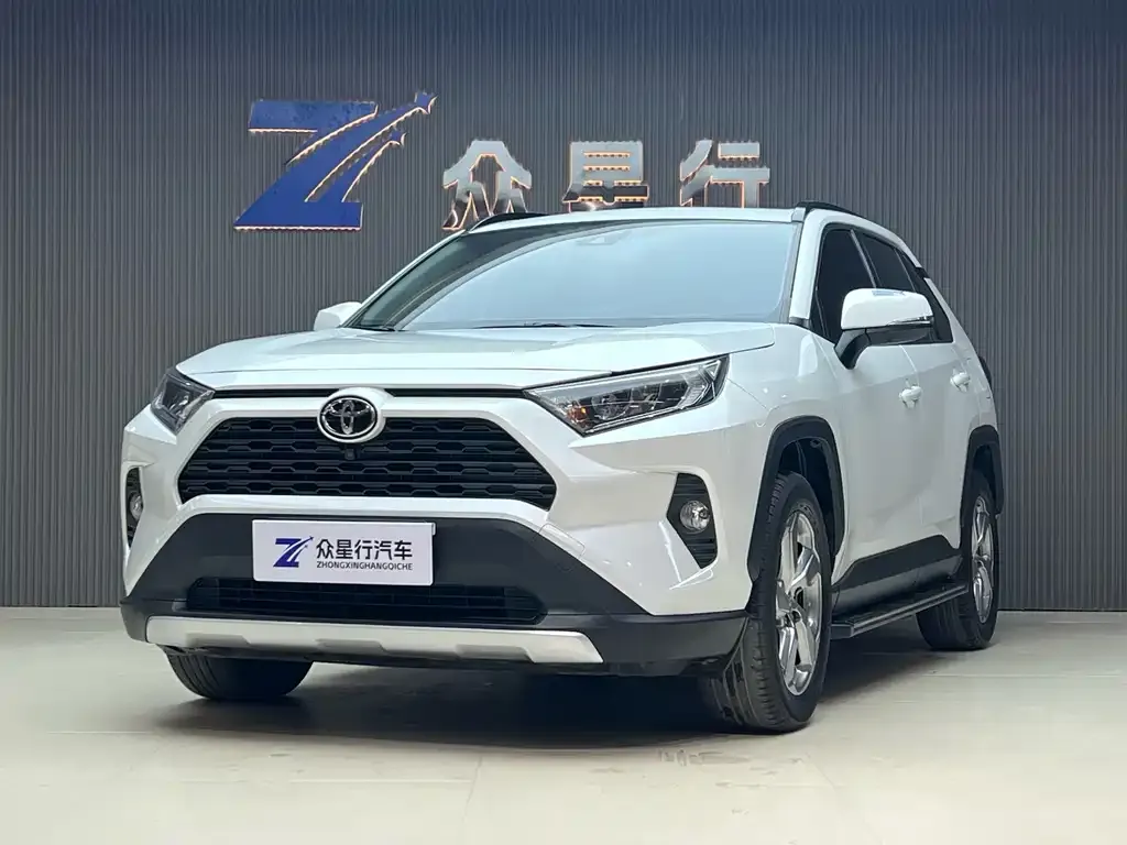 Toyota RAV4 — фото 1