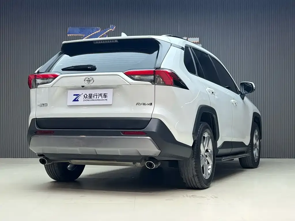 Toyota RAV4 — фото 4