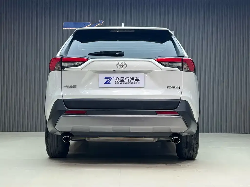 Toyota RAV4 — фото 7