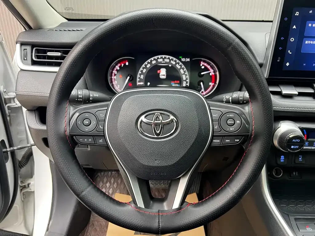 Toyota RAV4 — фото 10