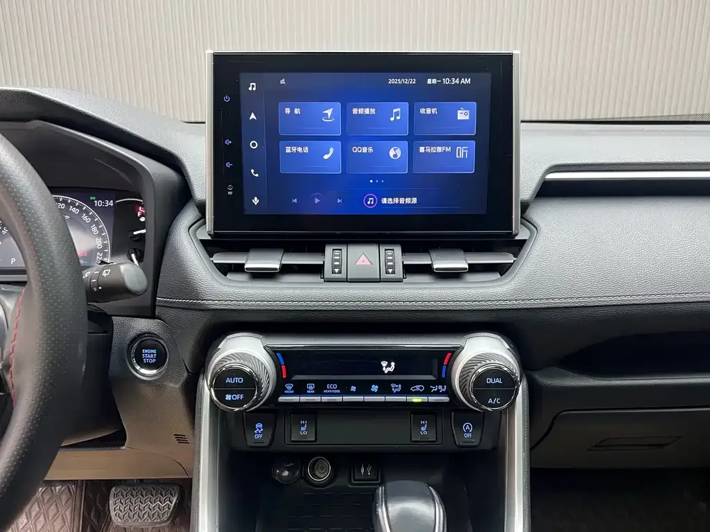 Toyota RAV4 — фото 6