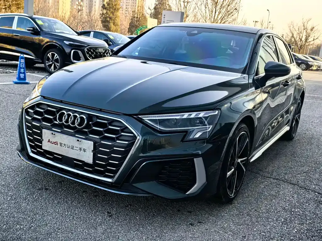 Audi A3 — фото 1