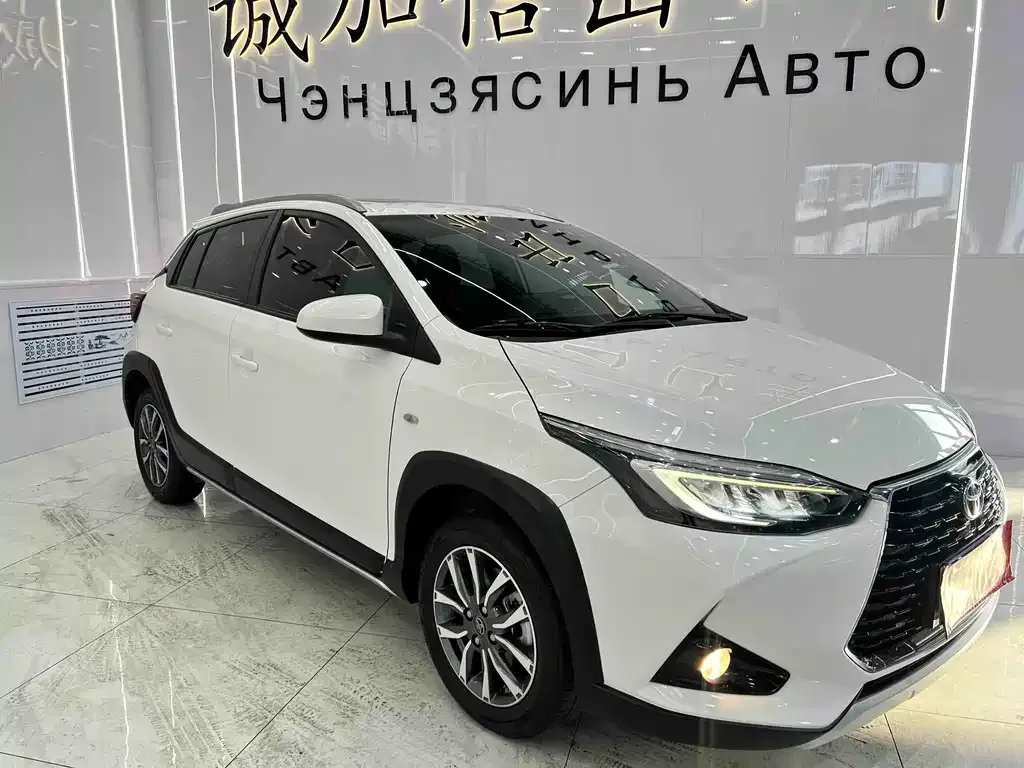 Toyota Yaris L — фото 2