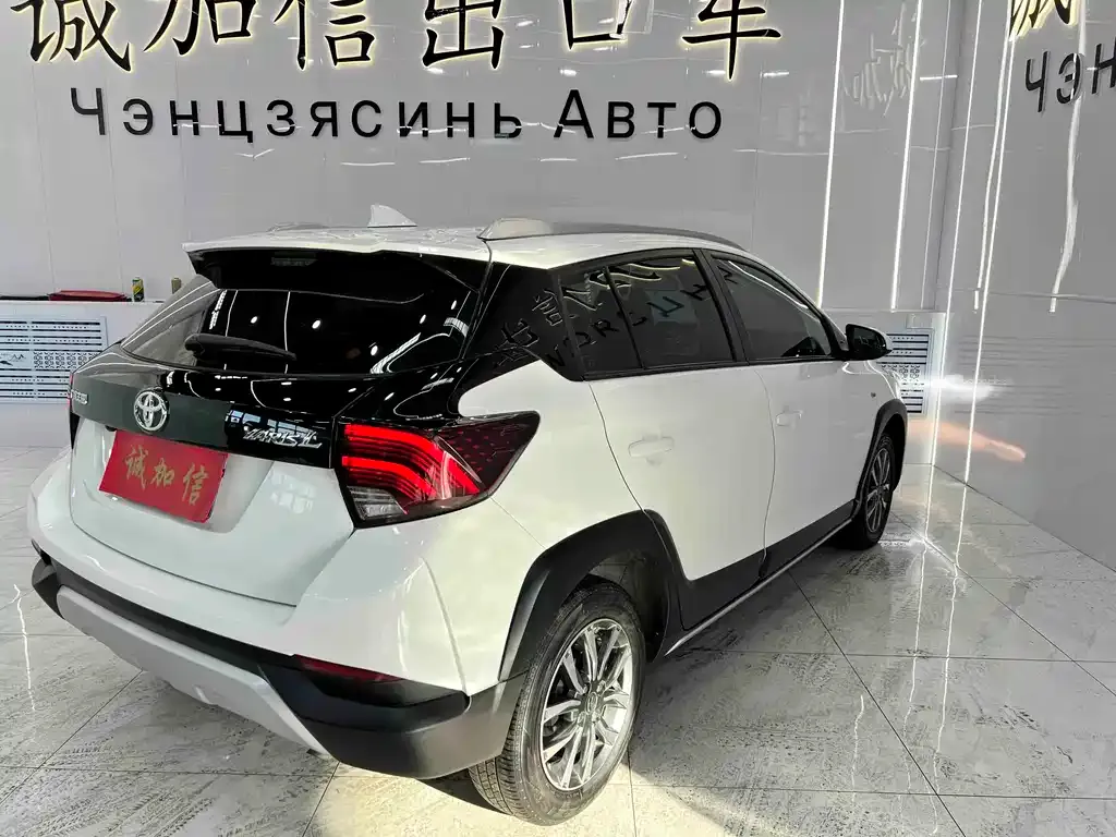 Toyota Yaris L — фото 5