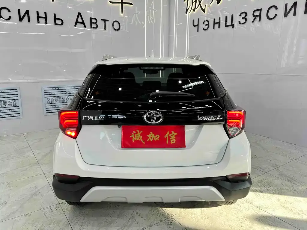 Toyota Yaris L — фото 10