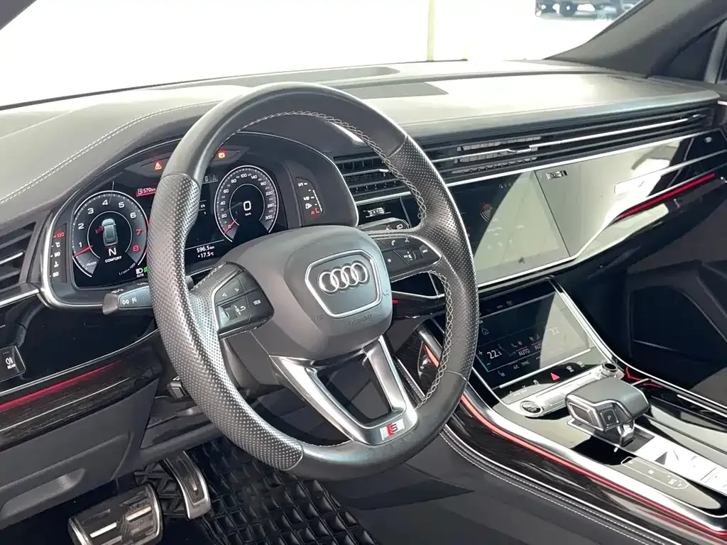 Audi Q8 — фото 8