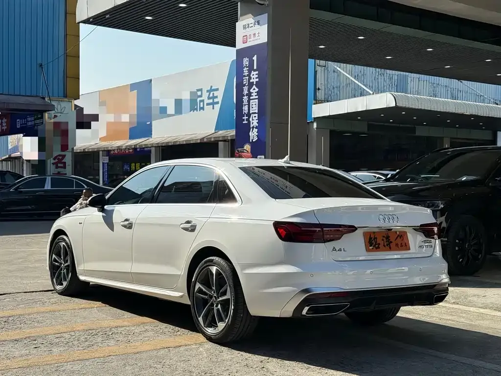 Audi A4L 2023 из CN, фото 9
