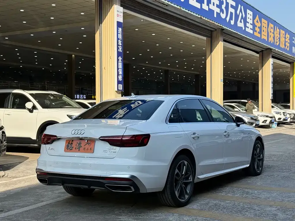 Audi A4L 2023 из CN, фото 2