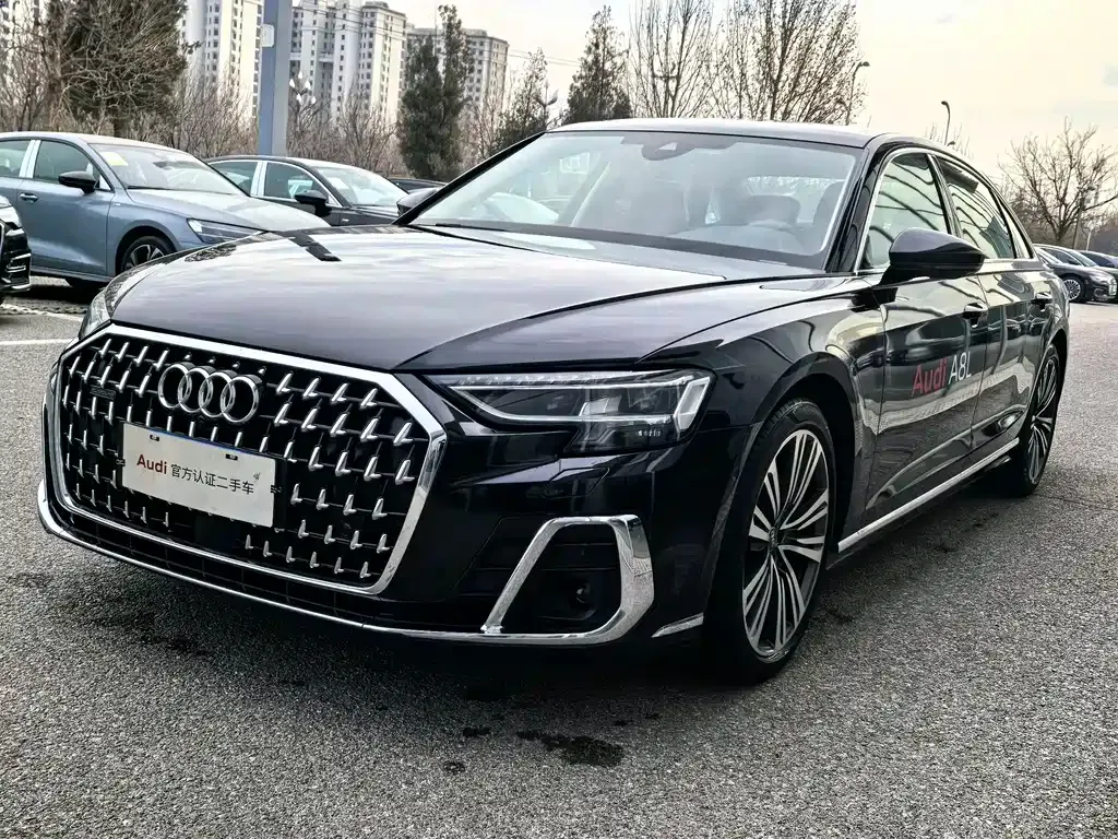 Audi A8 — фото 1
