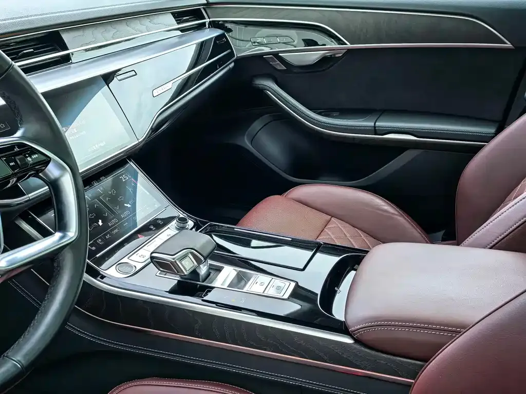 Audi A8 — фото 4