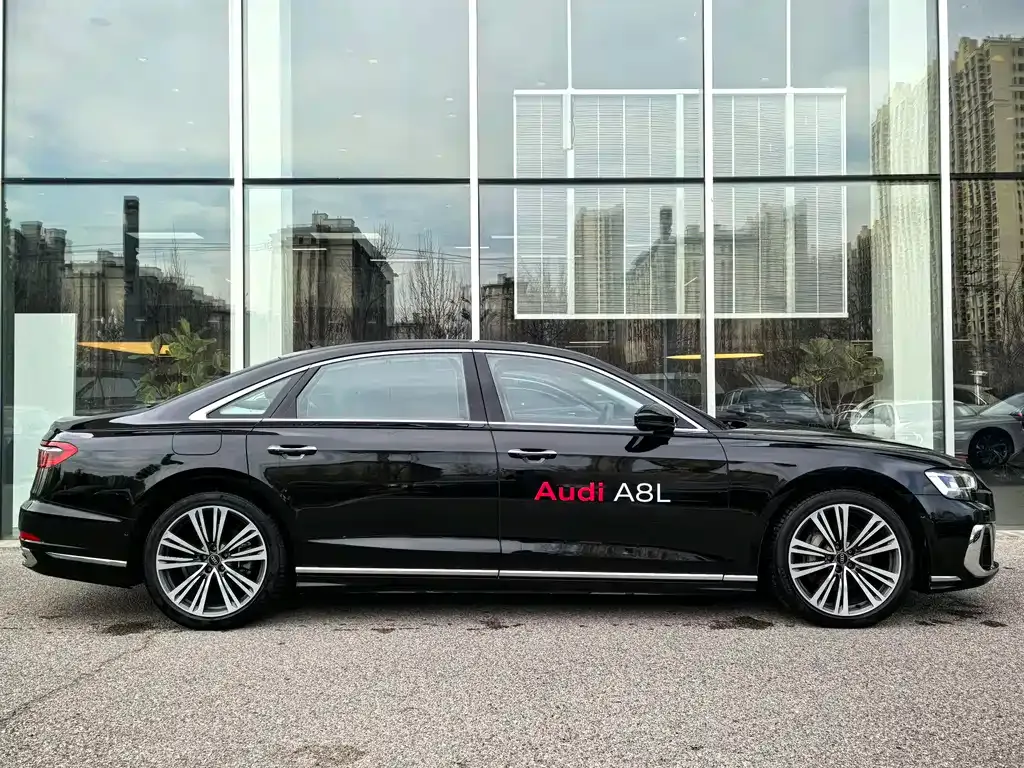 Audi A8 — фото 7