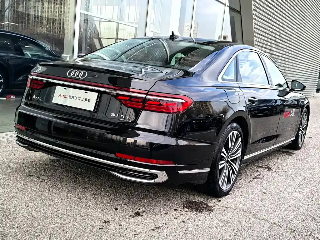 Audi A8 — фото 2