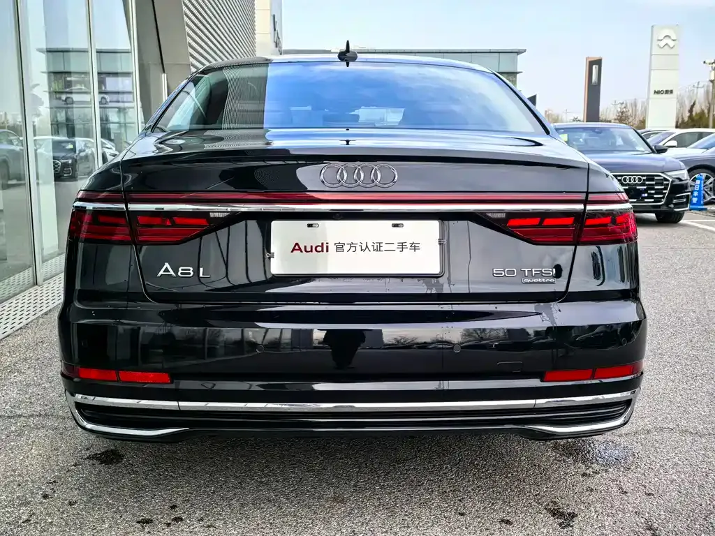 Audi A8 — фото 6