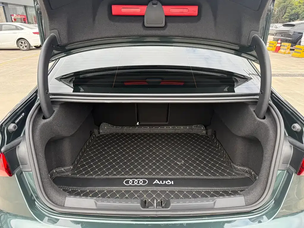 Audi A3 2023 из CN, фото 4