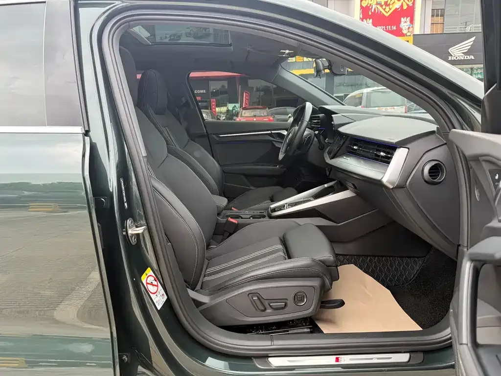Audi A3 2023 из CN, фото 2