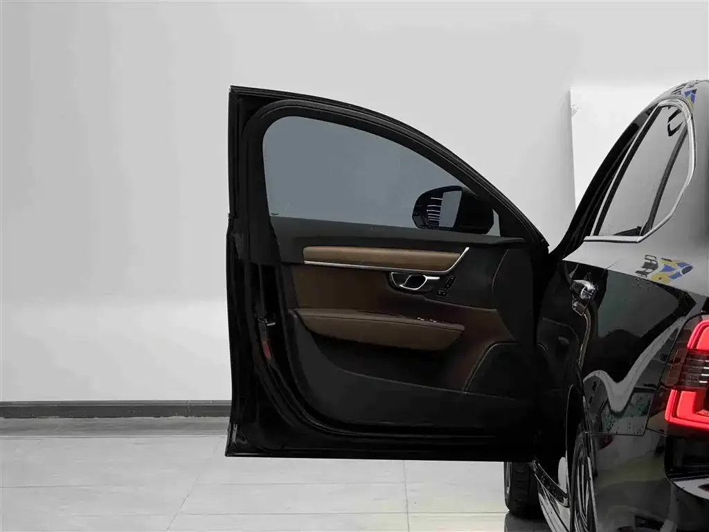 Volvo S90 PHEV 2021 из CN, фото 2