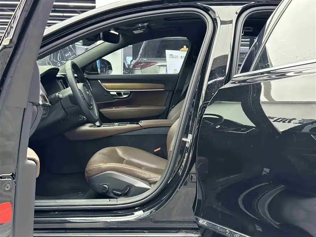 Volvo S90 PHEV 2021 из CN, фото 7